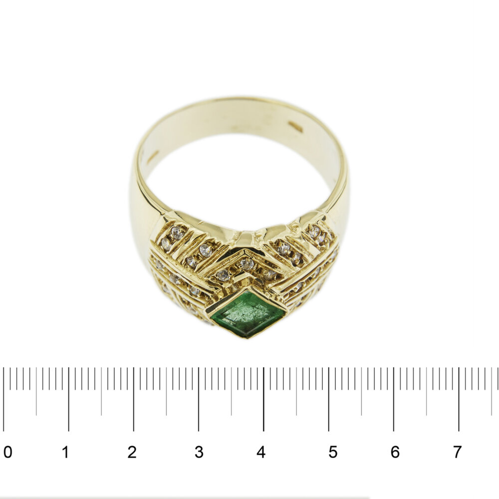 Anello oro giallo con smeraldo e diamanti righello misura