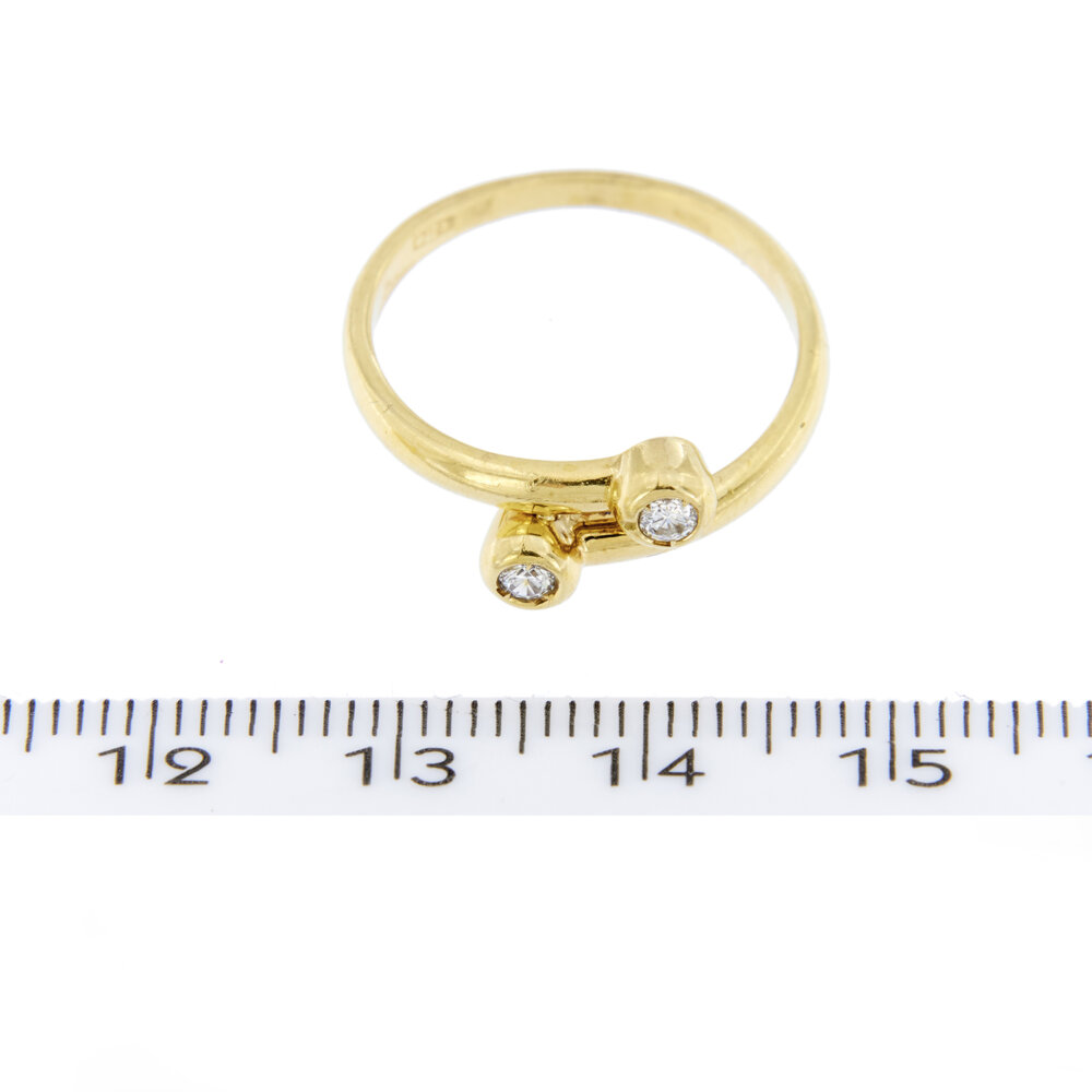 Anello oro giallo con diamanti contrarie doppio foto paragone righello per misura gioiello