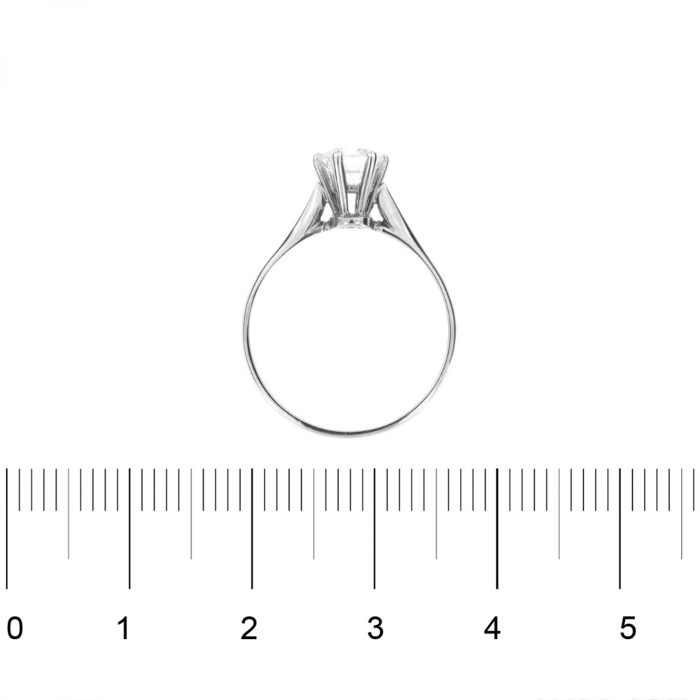 Foto anello solitario oro bianco con diamante misura dito 16 paragone righello per misura grandezza in cm