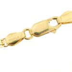 zoom dettaglio chiusura a moschettone su collana oro giallo con fiocchi