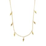 Collana in oro giallo 18kt maglia rolò con 7 piccoli ciondoli a 3 sfere di cui 3 smaltati color rosa mélange. Made in Italy.