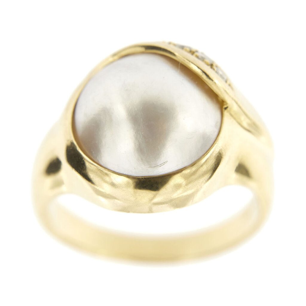 Ring with pearl and diamonds Ring with pearl and diamonds