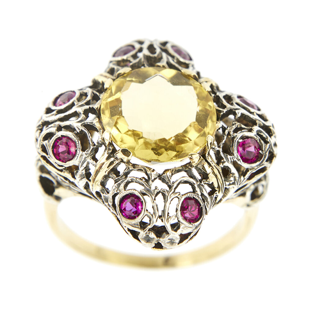 Ring with citrine quartz and rubies