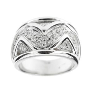 Anello in oro bianco 18 kt a fascia con lavorazione a zig zag impreziosito da 43 diamanti taglio brillante da 0.01 ct cad totale 0.43 ct GH VS. Made in Italy.