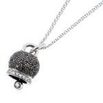 collana con pendente a campanella