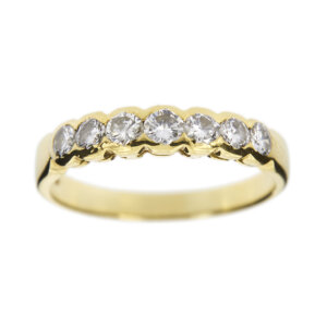 Anello riviere in oro giallo 18 kt con 7 diamanti con taglio brillante1 da 0.10 ct. 2 da 0.09 ct. 2 da 0.08 ct. e 2 da 0.07 ct. tot. 0.58 ct. colore GH, purezza VS. Made in Italy