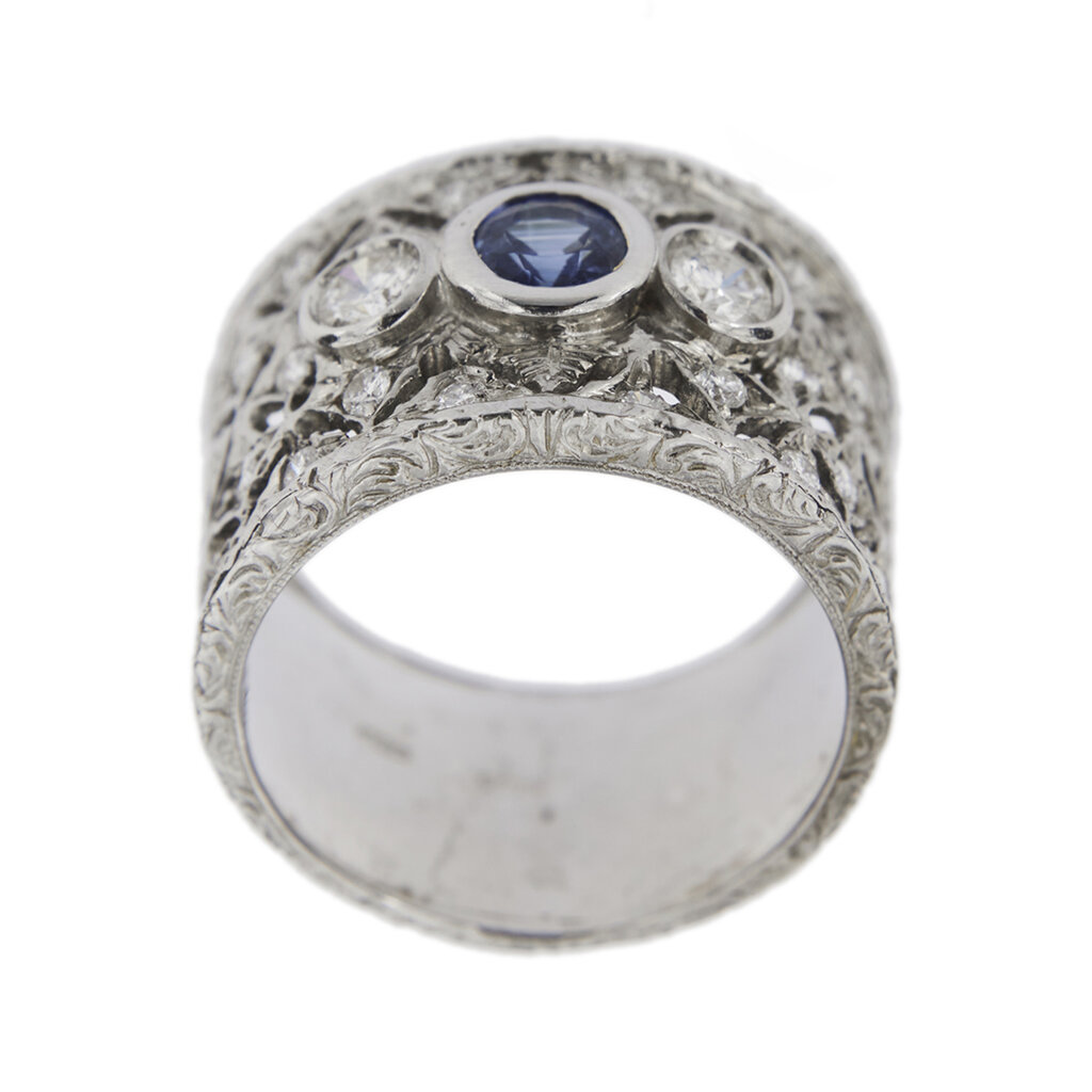Band ring with sapphire and diamonds