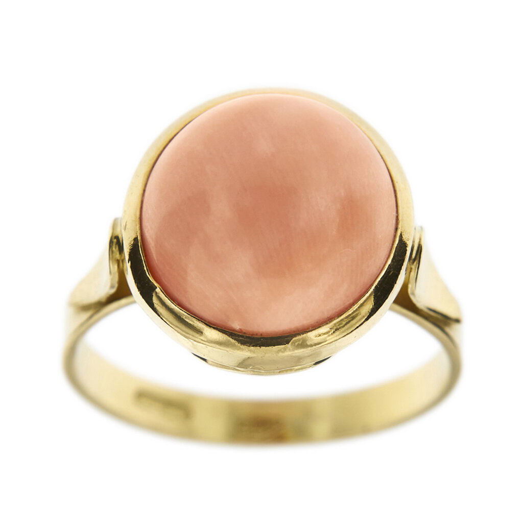 Ring with pink coral