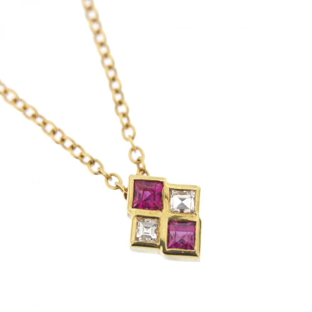 collana oro giallo con pendente con rubini e diamanti zoom