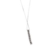 retro di ciondolo con diamanti su collana oro bianco maglia veneta