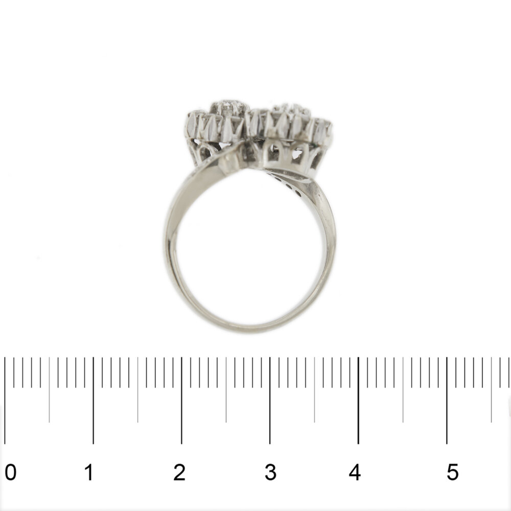 anello contrarie con diamanti fiori oro bianco righello