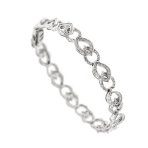 Bracciale in oro bianco 18 kt con 28 elementi di forma a navette impreziositi da 144 diamanti: 144 taglio huit huit da 0.01 ct cad. e 336 taglio baguette da 0.005 ct cad. totale 3.12 ct, colore HI purezza SI e chiusura con sicura.