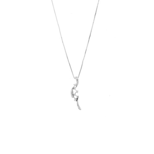 Collana in oro bianco 18 kt , maglia veneziana , con ciondolo contenente 6 diamanti naturali da 0.01 ct cad. totale 0.06 ct , colore GH , purezza VS.