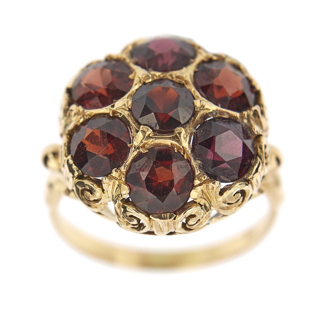 Flower ring with garnets