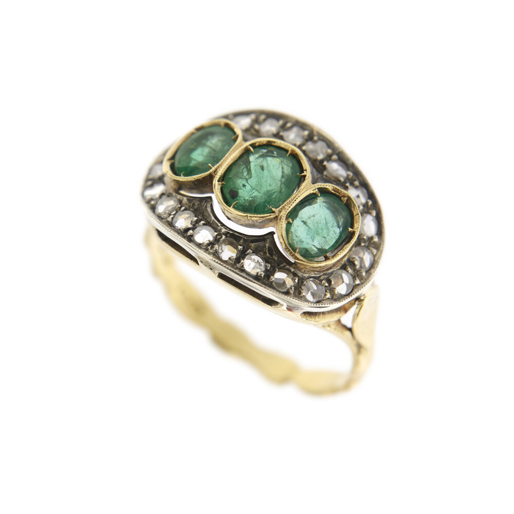 anello con smeraldi e diamanti oro giallo 6