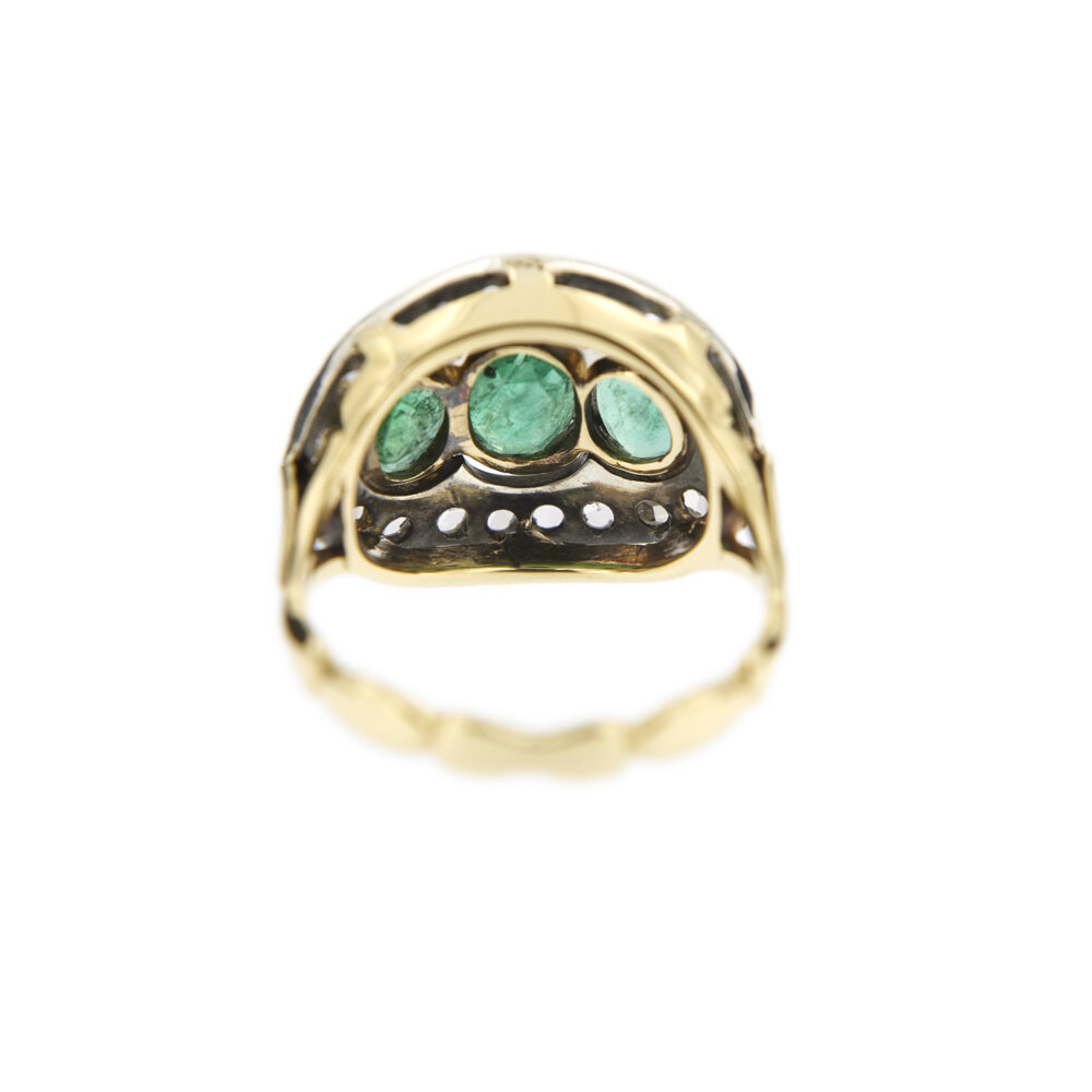 anello con smeraldi e diamanti oro giallo 3