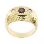 Anello uomo in oro giallo con rubino e diamanti