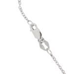 zoom dettaglio gancio di chiusura su collana oro bianco con ciondolo con turchesi e diamanti