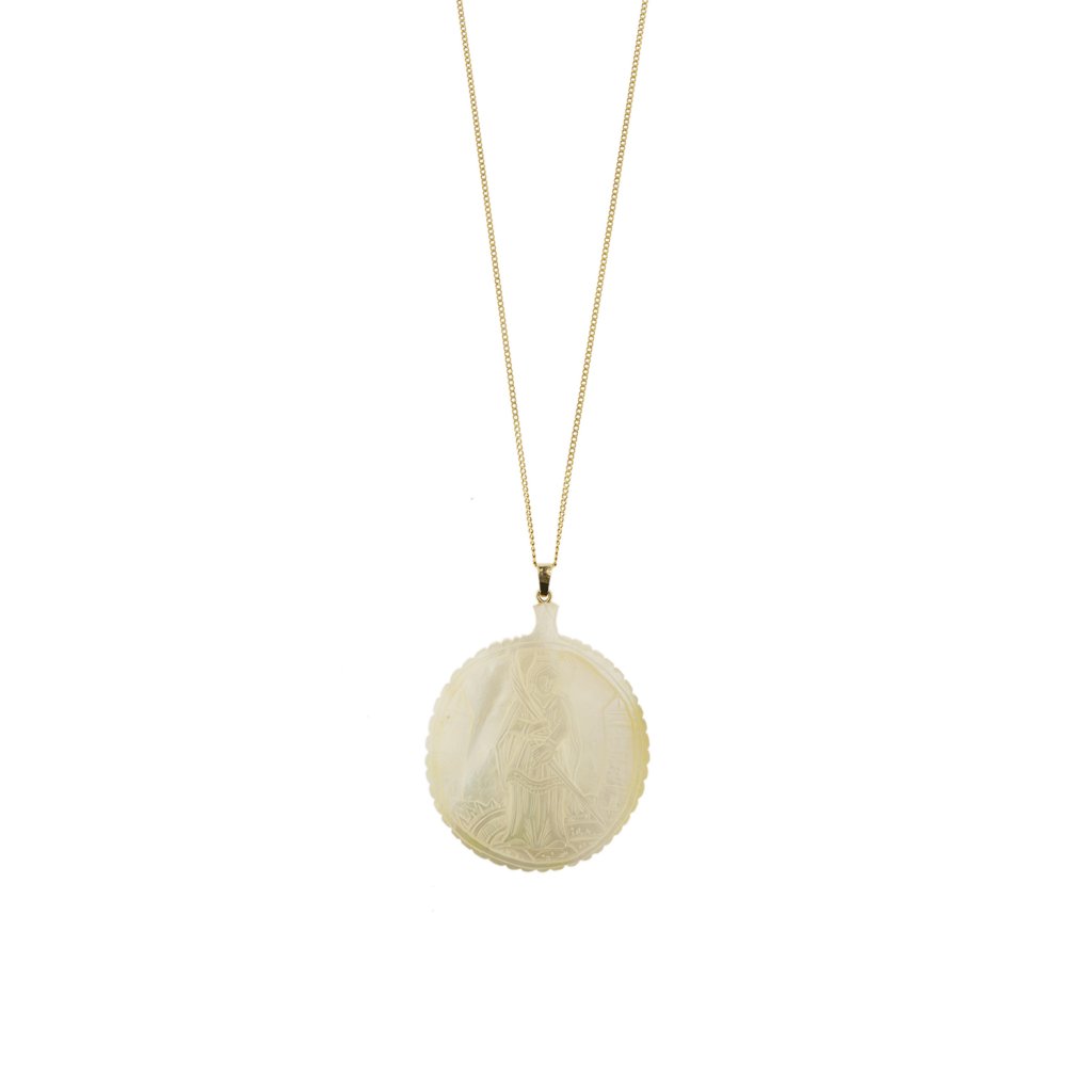 Necklace with mother-of-pearl pendant