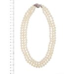 collana 3 fili di perle con pietre preziose foto paragone righello per misura gioiello lunghezza in cm