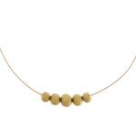 Collana girocollo in oro giallo 18 kt maglia cavetto rigido con 5 sfere in oro satinato di dimensioni diverse (diametro 2 da 0.8 cm, 2 da 1 cm e 1 da 1.1 cm).