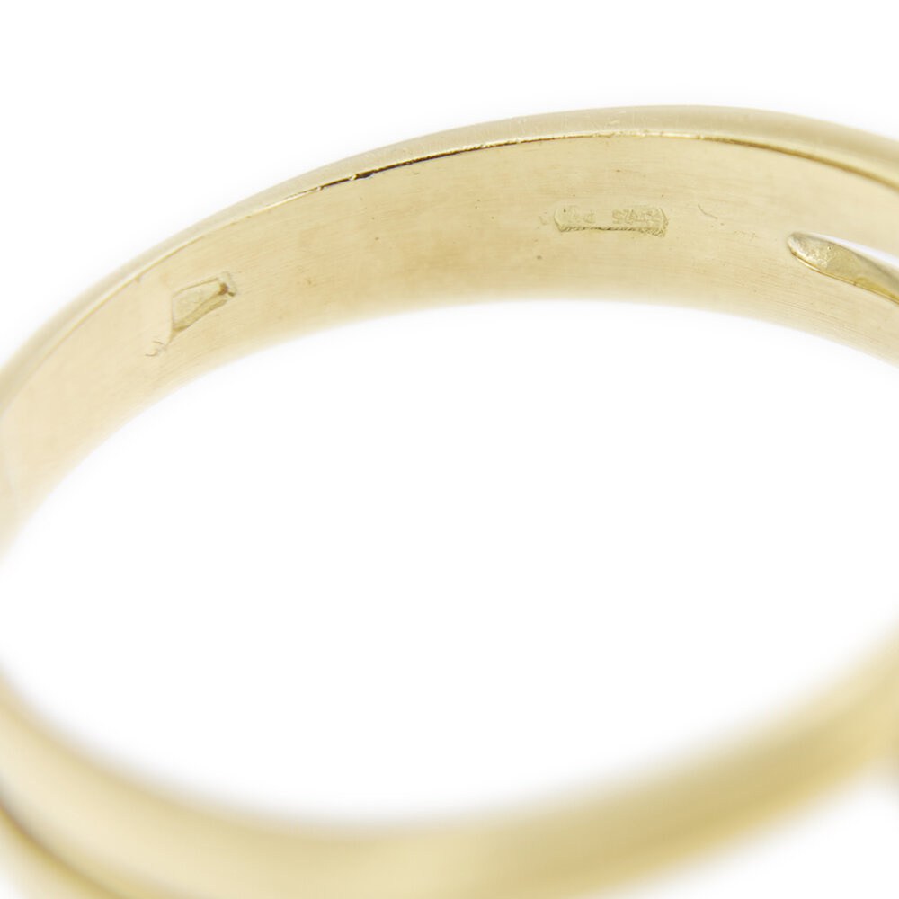 Dettaglio zoom punzone 750 oro di anello solitario oro giallo con diamante 2