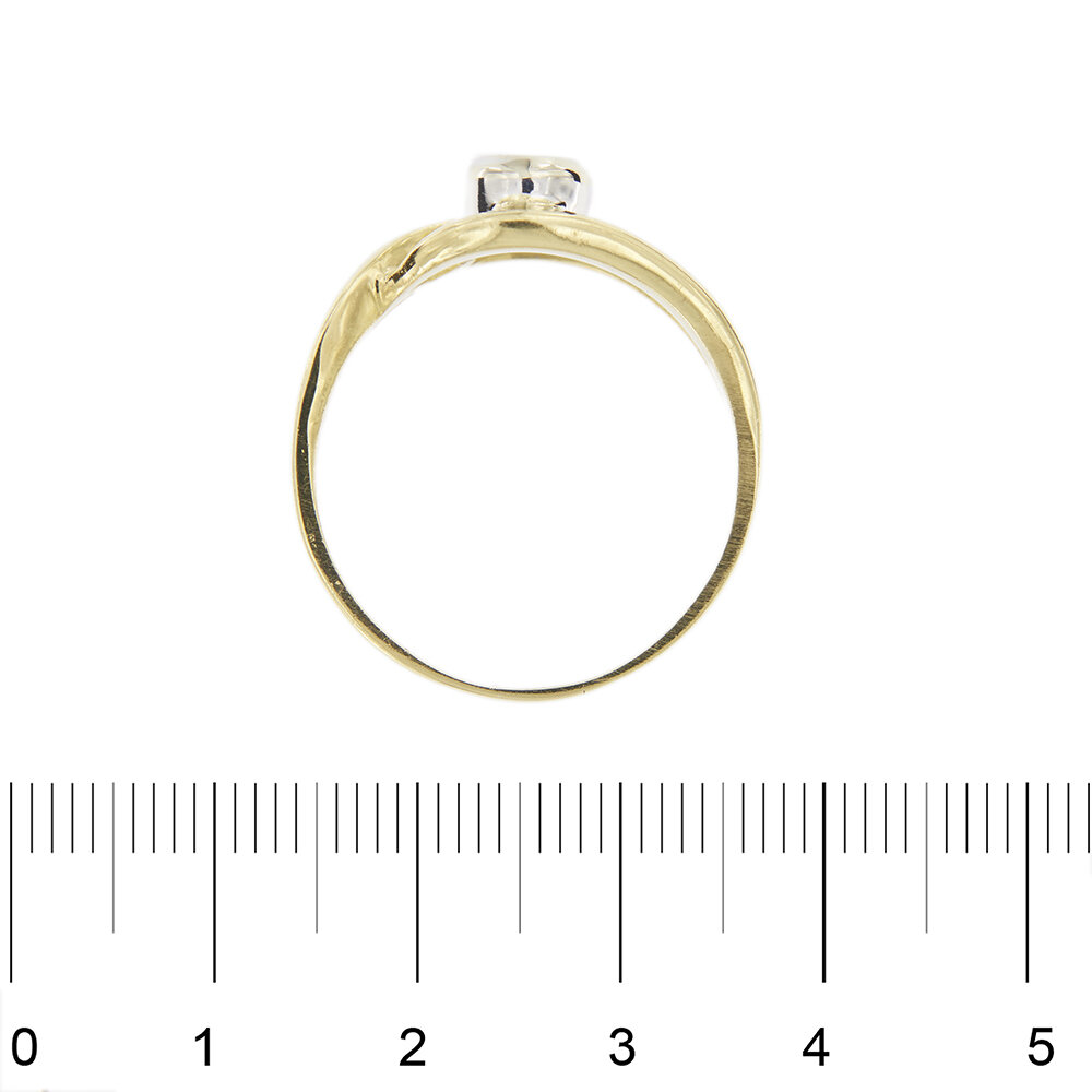 Anello oro giallo e oro bianco con diamante solitario foto paragone con righello per misura gioiello in cm