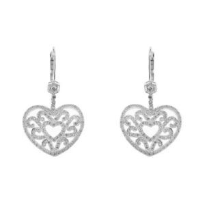 Orecchini pendenti a monchella in oro bianco 18 kt a forma di cuore traforato impreziosito da 216 diamanti: 2 taglio brillante da 0.08 ct cad. , 6 taglio huit-huit da 0.01 ct cad. e 208 huit-huit da 0.005 ct cad. totale 1.26 ct - colore IJ e purezza SI.