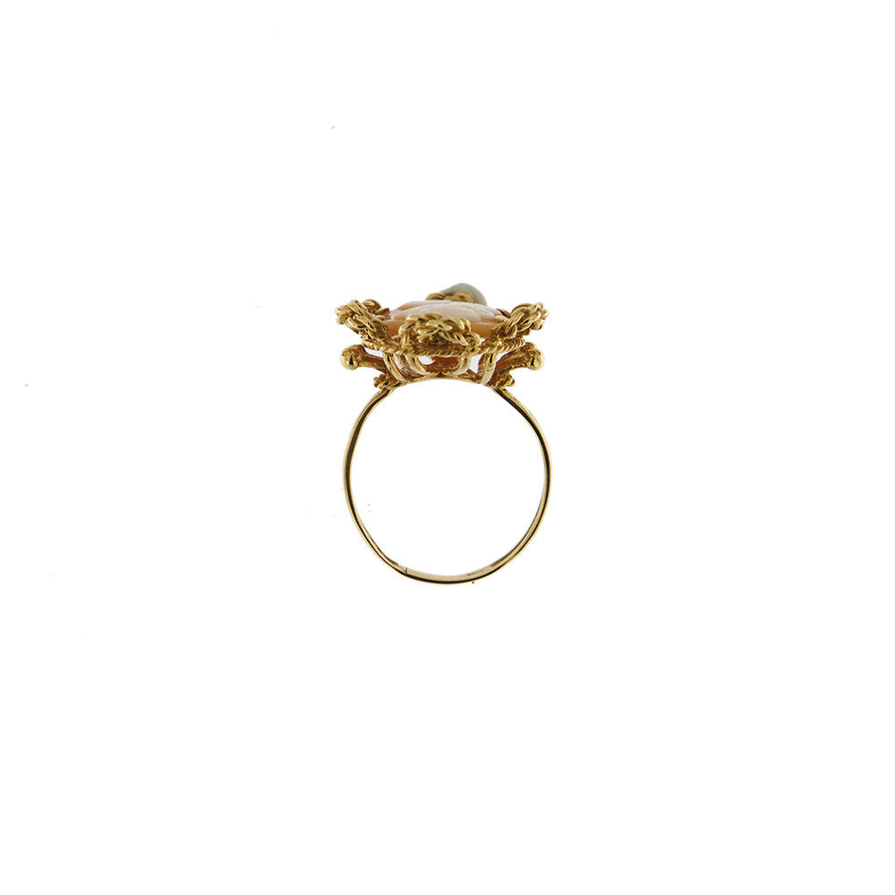 anello oro giallo con cammeo raffigurante un volto di donna