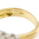 zoom dettaglio incisione gambo interno anello riviere con diamanti punzone 750 oro