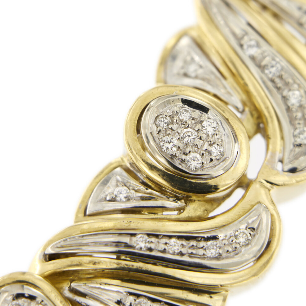 collier oro giallo con diamanti dettaglio zoom