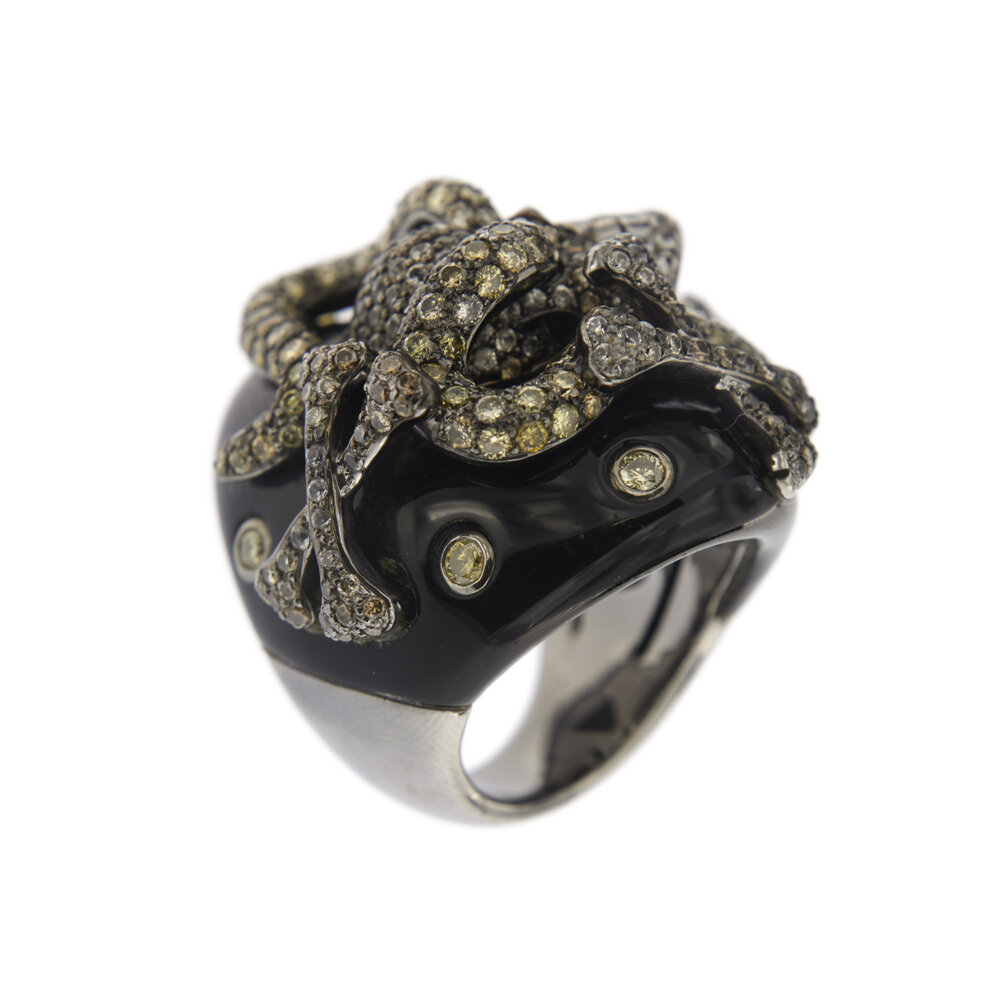 30443-anello-oro-brunito-teschio-diamanti-onice-smeraldi 2d