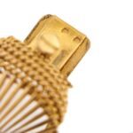 zoom dettaglio chiusura su bracciale oro giallo a fascia vintage