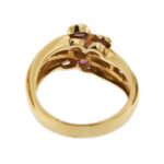 retro e interno di anello oro giallo con rubini e diamanti