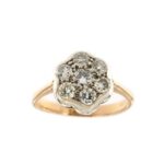 anello a fiore in oro con diamanti 2