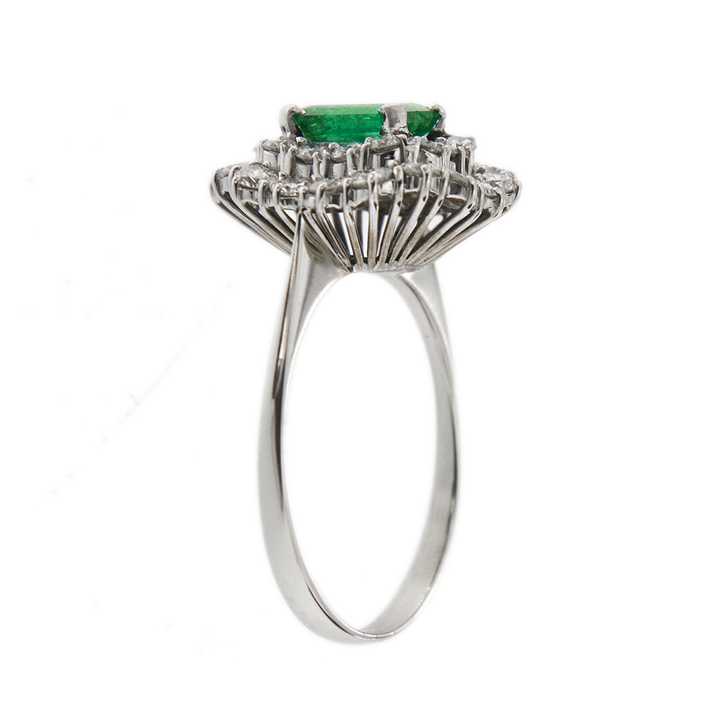 33237-anello-oro-diamanti-smeraldo 7