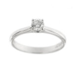 Anello solitario in oro bianco 18 kt con diamante taglio brillante da 0,37 ct - colore FG e purezza VVS.