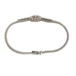 bracciale in oro bianco con fiore centrale con diamanti spessore