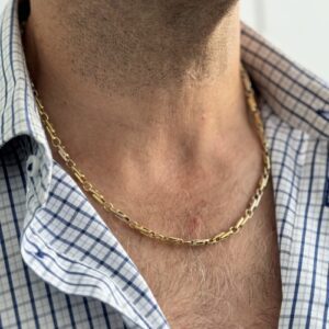 Foto gioiello indossata: collana uomo due ori (oro giallo e oro bianco)