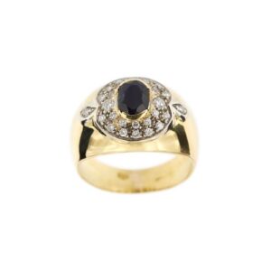 Anello in oro giallo 18 kt a fascione con zaffiro centrale di circa 0.80 ct e pavé di diamanti composto da 25 diamanti 2 da 0.04 ct cad. e 23 da 0.02 ct cad. totale 0.54 ct - Colore GH e purezza VS.