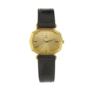 Orologio con quadrante decagonale dorato con indici, vetro zaffiro, cassa in oro giallo 18 kt, ref 95288, meccanismo a carica manuale, con cinturino originale in pelle nera con fibbia in oro giallo.