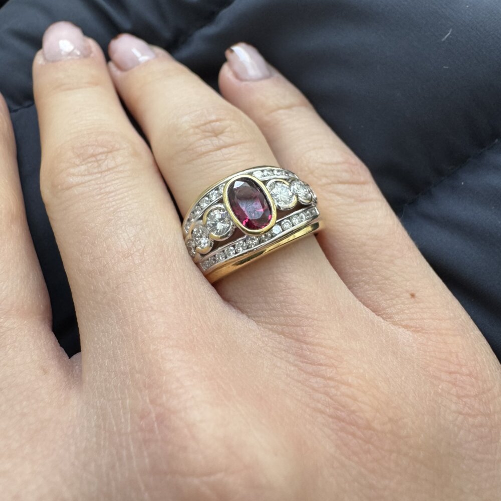 30811-anello-oro-fascia-rubino-diamanti-indossato_sito