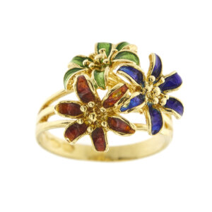 Anello con tre fiori in oro giallo 18 kt smaltati verde, blu e rosso.