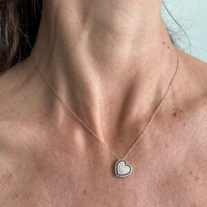 32490-collana-oro-ciondolo-cuore-diamanti-indossato_sito