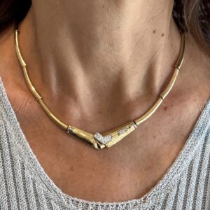 Foto gioiello indossato: Collier in oro giallo con diamanti