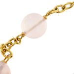 zoom dettaglio quarzo rosa pietra preziosa su bracciale oro giallo