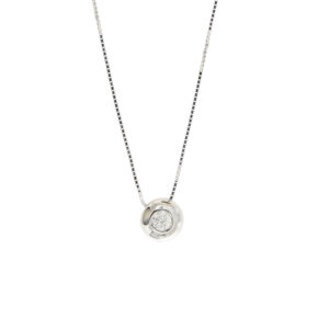 Collana maglia veneta in oro bianco 18 kt con ciondolo punto luce a cipollina e diamante taglio brillante da 0.15 ct – colore FG e purezza VS.