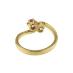 27483-anello-oro-contrarie-diamanti-rubino 10