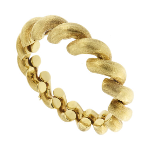 Bracciale vintage anni 60’ tank torsade in oro giallo 18 kt con incisioni a bulino, lavorazione millerighe; chiusura a scomparsa con sicura.