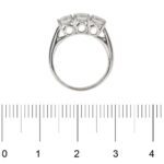 anello oro bianco con diamanti foto paragone righello per misura gioiello grandezza in cm